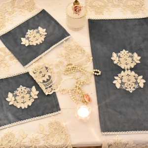 Meraviglioso tris centrini velvet blu e merletto “Claire”