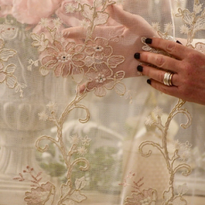 Tenda ricamata “Maria Isabel”collezione “tende preziose”