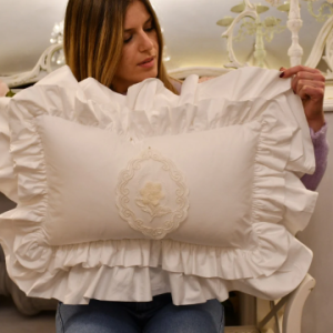 Cuscino voilant in puro cotone percalle e ricamo collezione “biologico italiano”