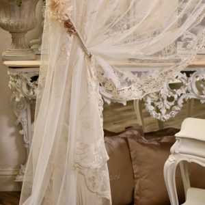 Tenda in tulle ricamato e merletto prezioso “Margareth”