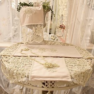 Meraviglioso tris centrini mini velvet beige e merletto “Claire”