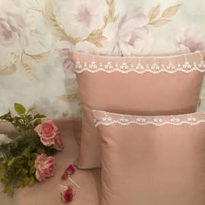 Pillow cover taffetá e merletto rosa antico chiaro fatto a mano in italia