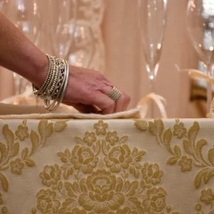 Tovaglia damasco lusso oro avorio, collezione “Royal Style” Medaglione