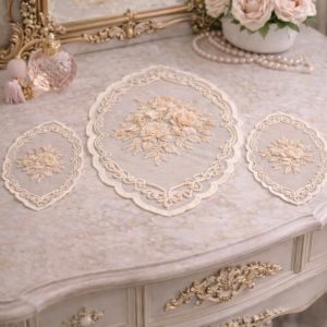 Tris di centrini in tulle ricamato con rose in rilievo – set romantico in tulle pregiato