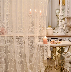 Tenda in tulle ricamato romantica “Sissy”