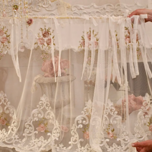 Mantovana, tenda in tulle “Rose Regali” LE TRASPARENZE Modello A